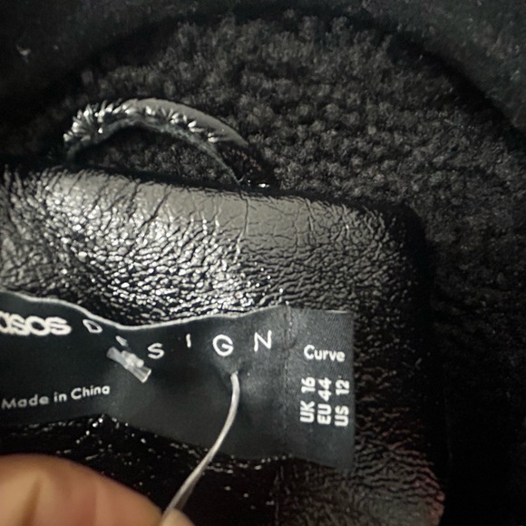 Women ASOS DESIGN oversized borg bonded and vinyl trench coat in black - Picture 2 of 7